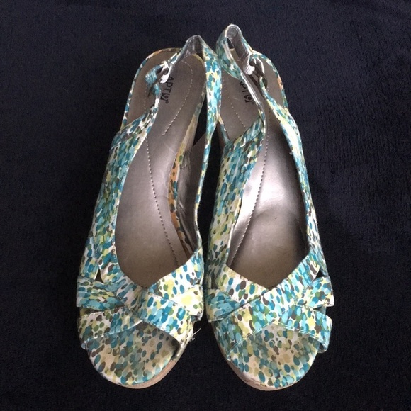 Apt 9 Green And Blue Open Toe Wedges Women’s Shoes - Picture 2 of 13